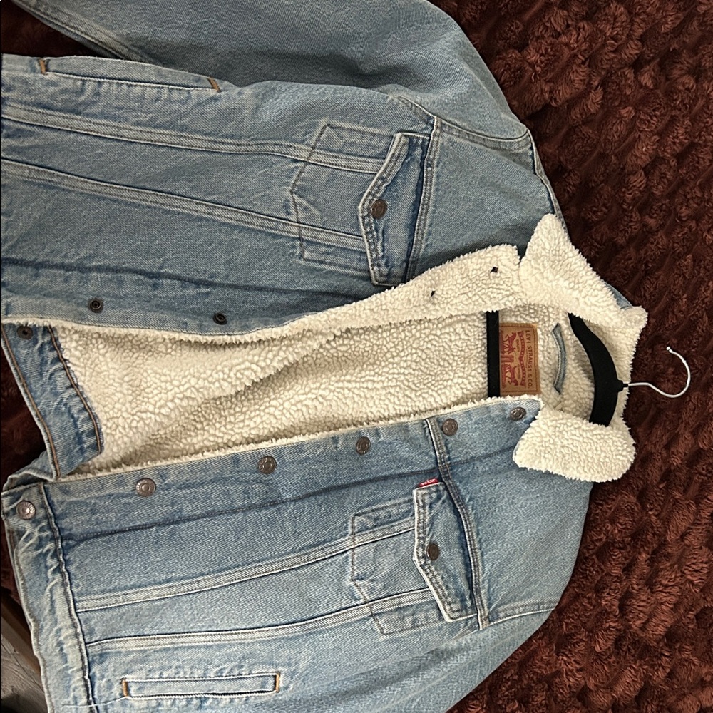 Levi's Light Blue Denim Jacket with Sherpa Lining (Medium-Large)